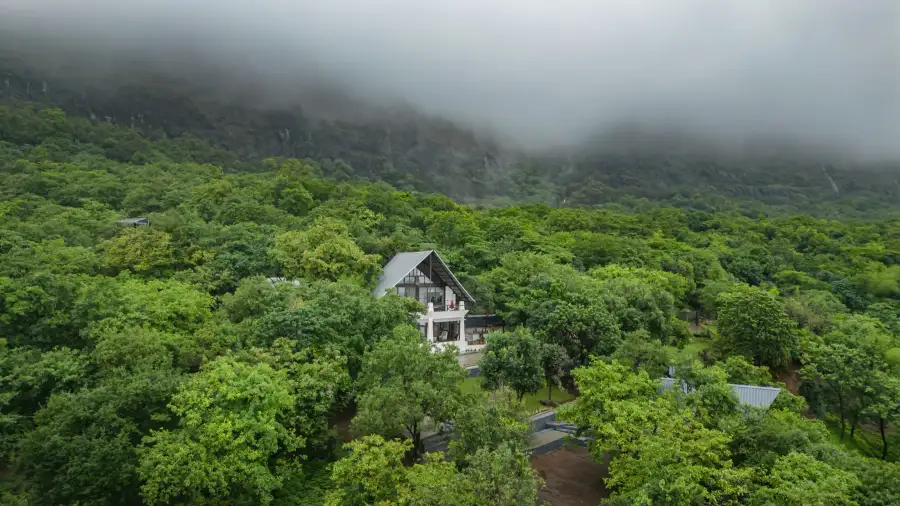 SaffronStays Aranya Vilas, Pawna