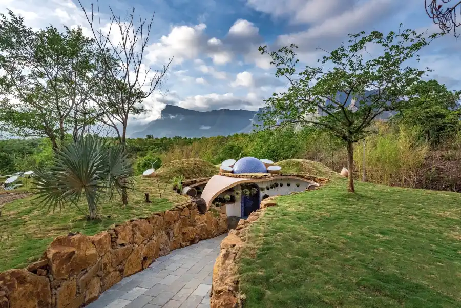 SaffronStays AsanjA Titaly, Murbad
