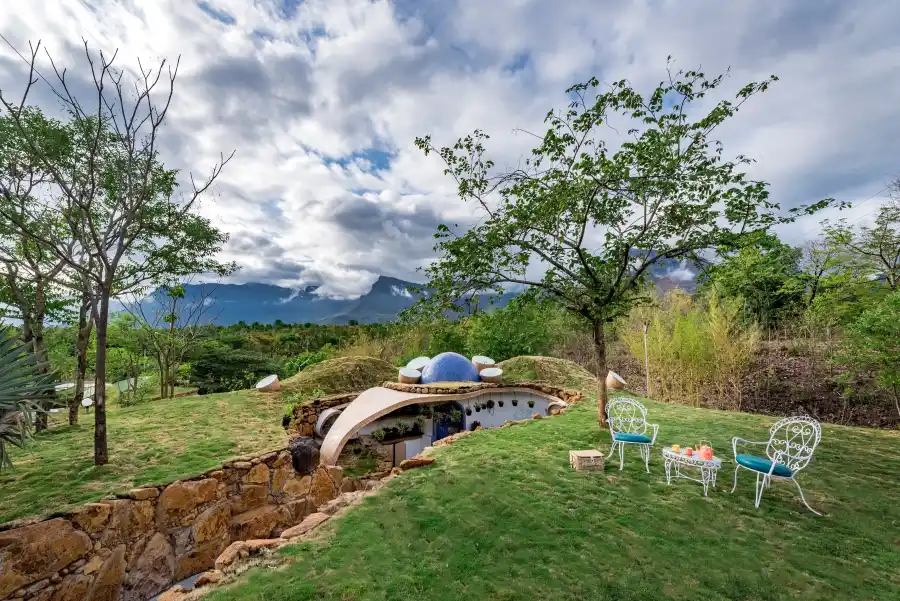 SaffronStays AsanjA Titaly, Murbad