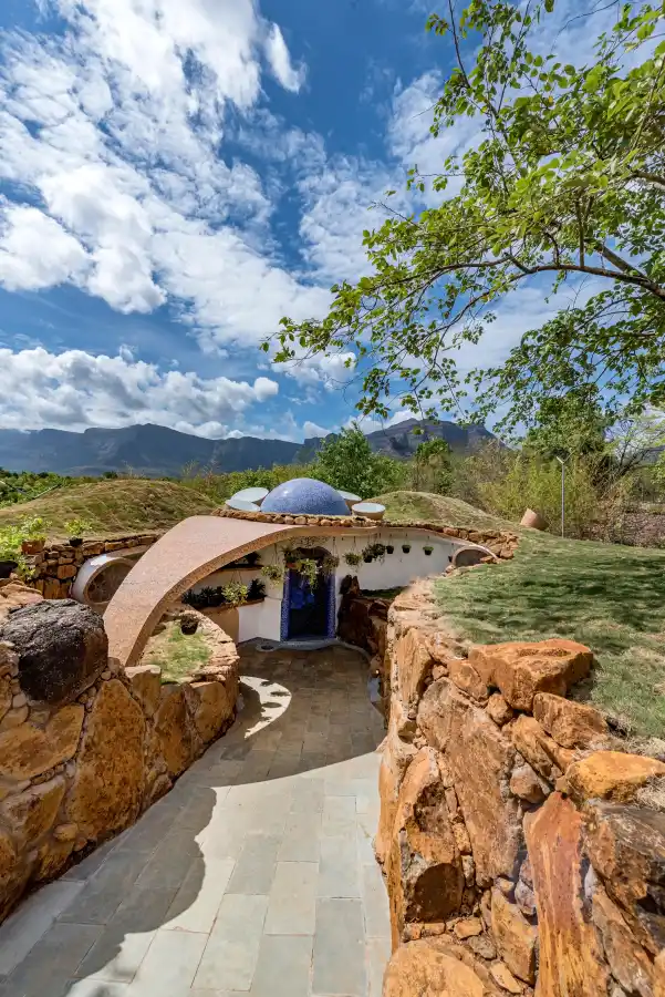 SaffronStays AsanjA Titaly, Murbad