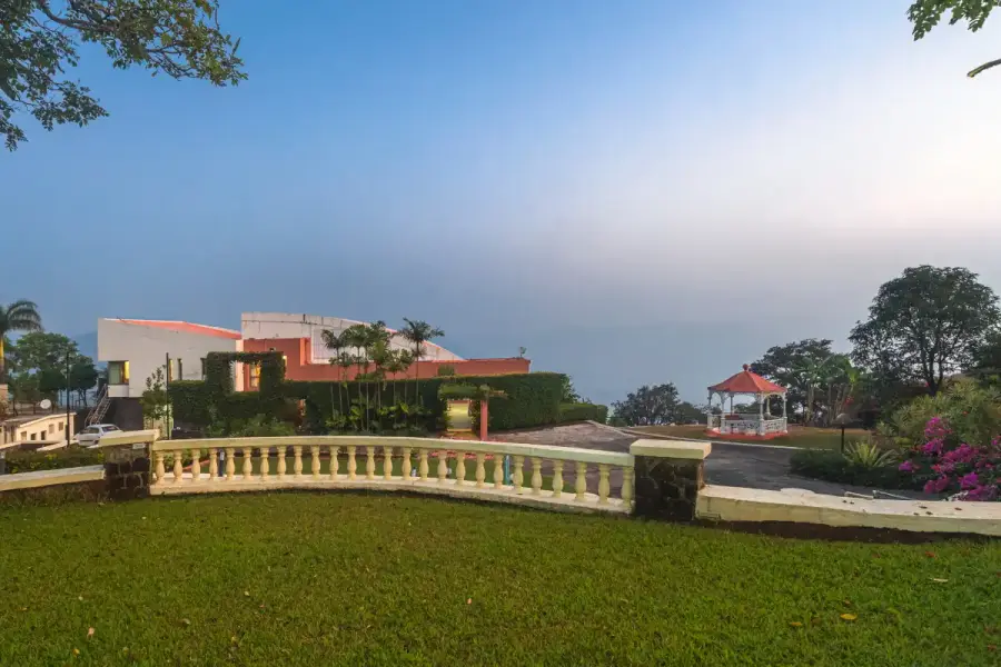 SaffronStays Aurelia, Panchgani