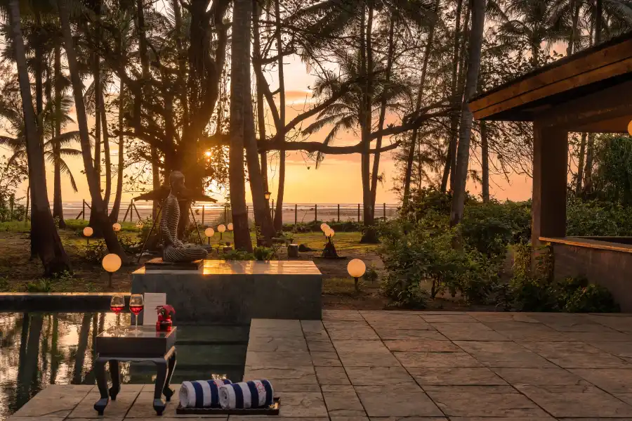 SaffronStays Bay Watch, Kelwa