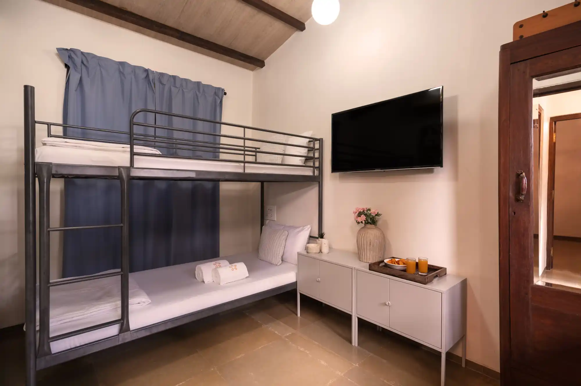 SaffronStays Bay Watch, Kelwa