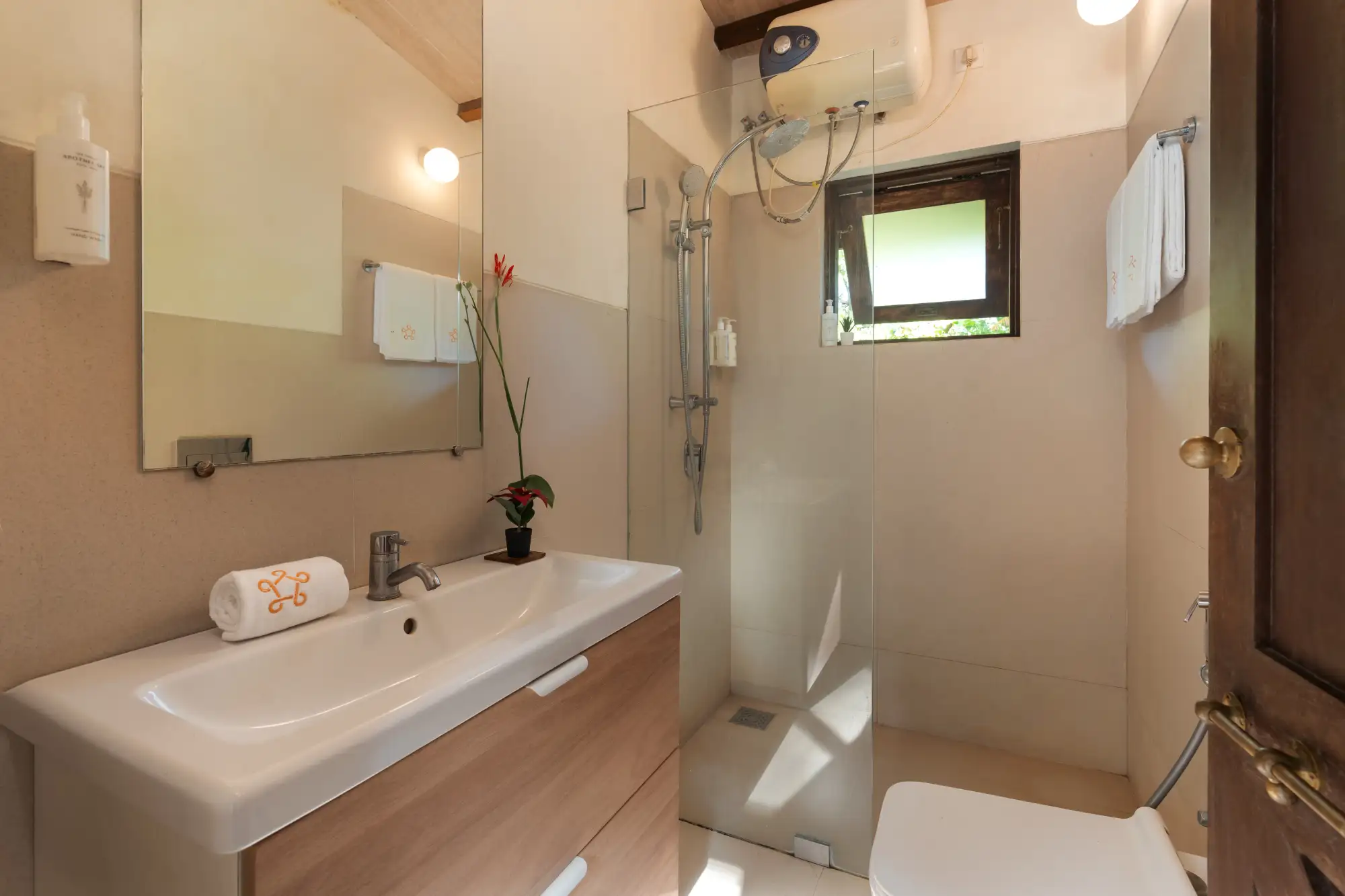 SaffronStays Bay Watch, Kelwa