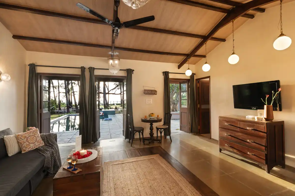 SaffronStays Bay Watch, Kelwa