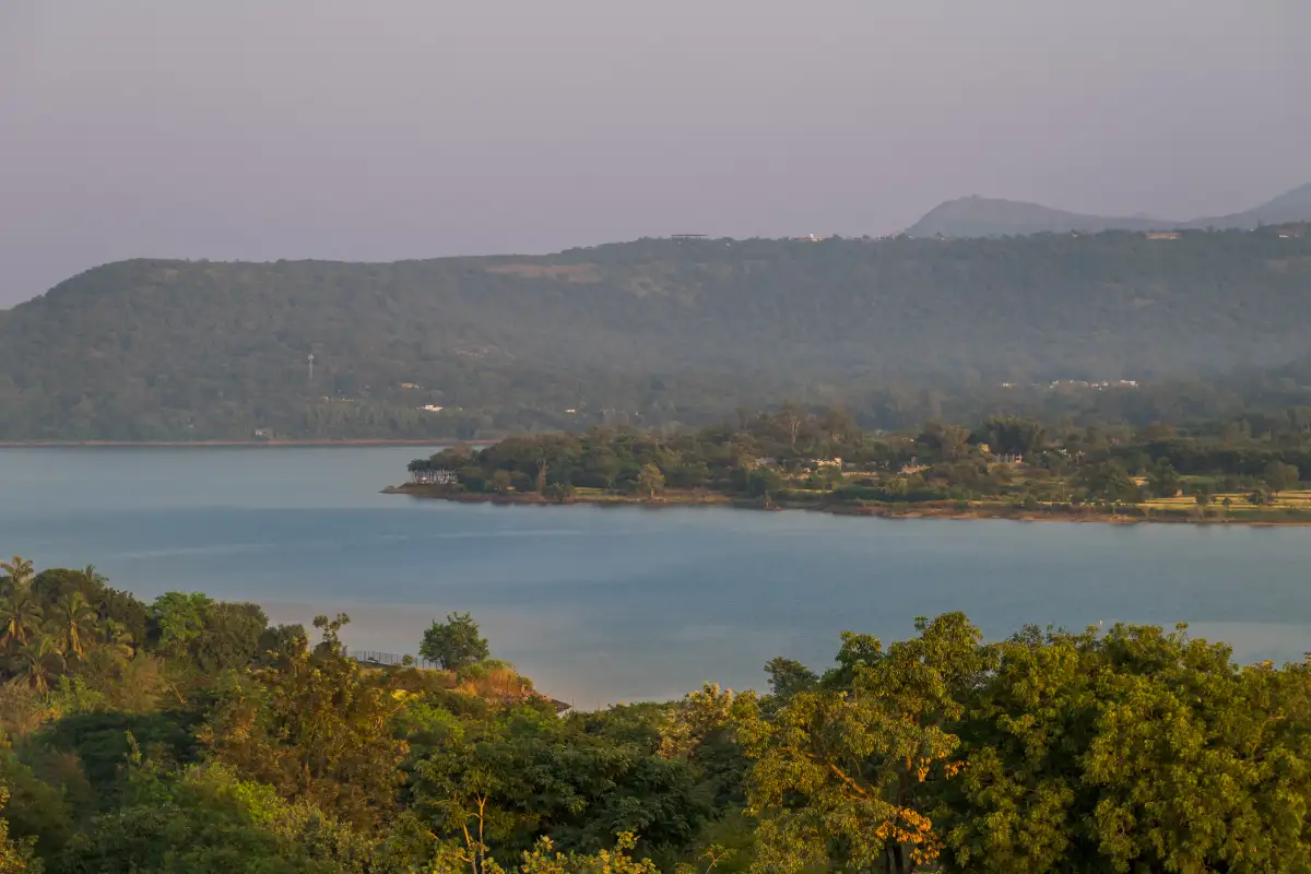 SaffronStays Belvedere Lakehouse, Pune
