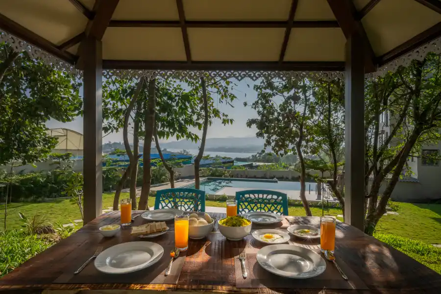 SaffronStays Belvedere Lakehouse, Pune