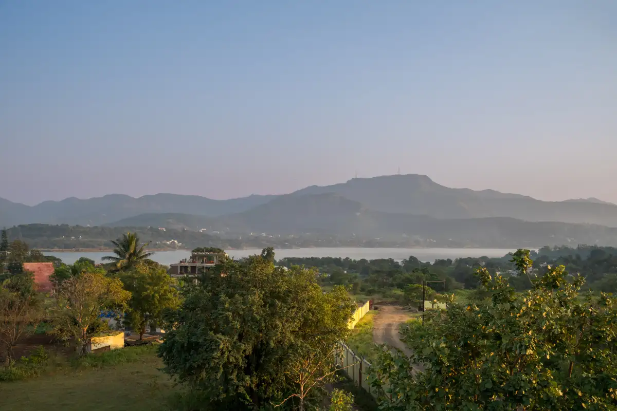 SaffronStays Belvedere Lakehouse, Pune