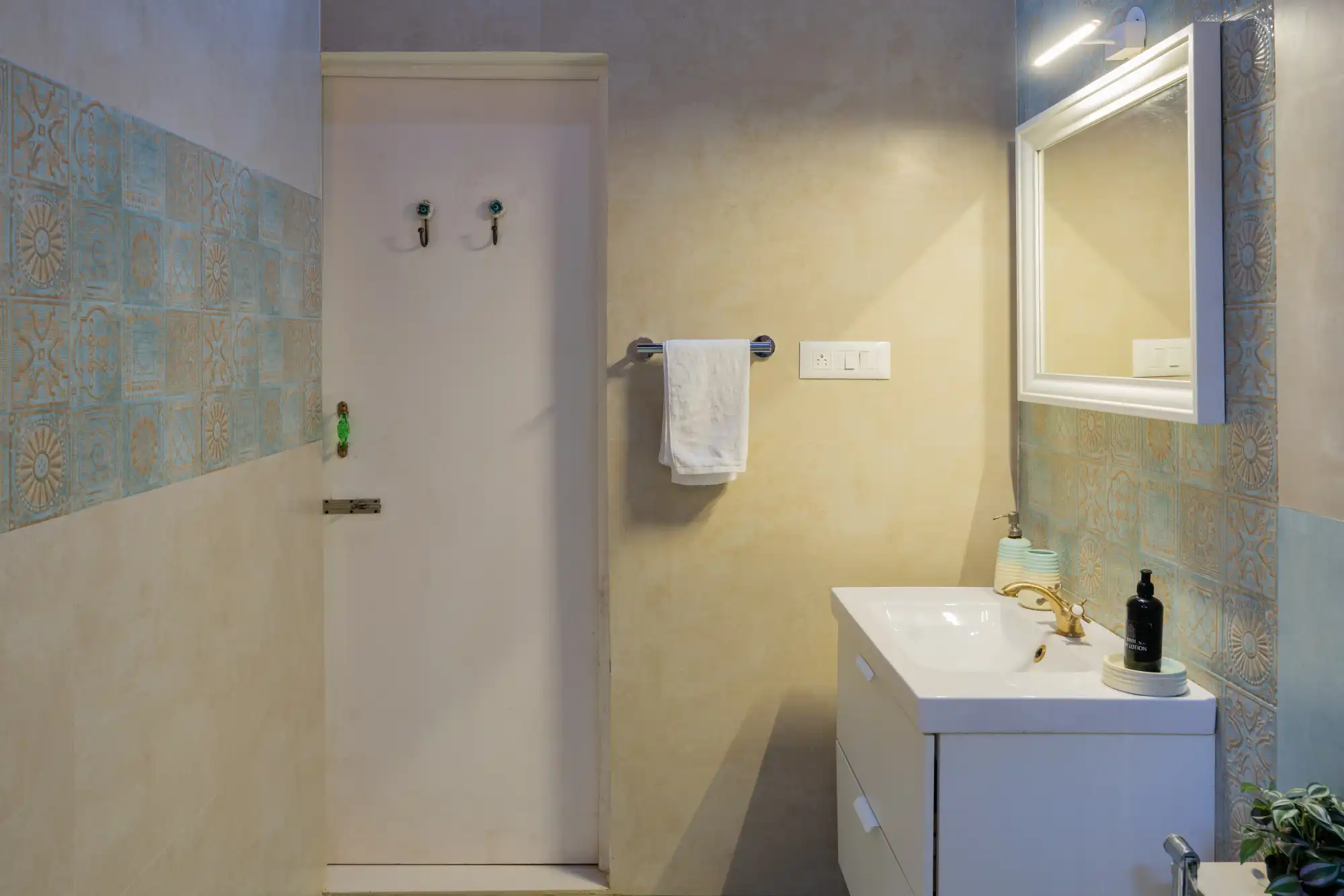 SaffronStays Biccode Woodside, Belur