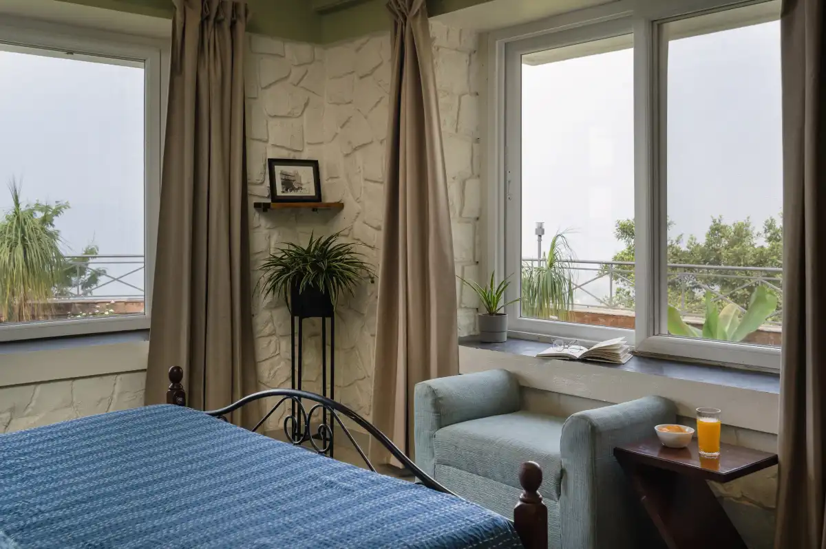 SaffronStays Blue Infinitum, Pawna