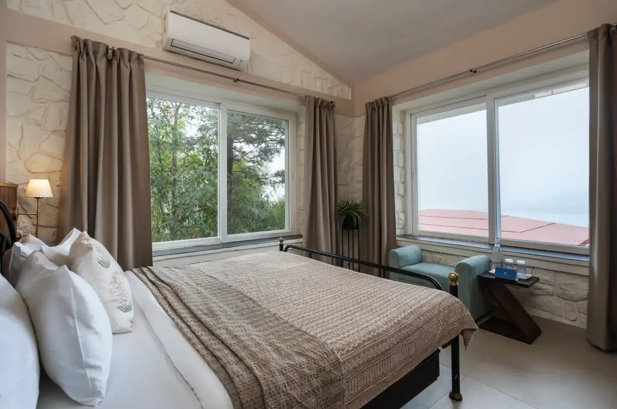 SaffronStays Blue Infinitum, Pawna