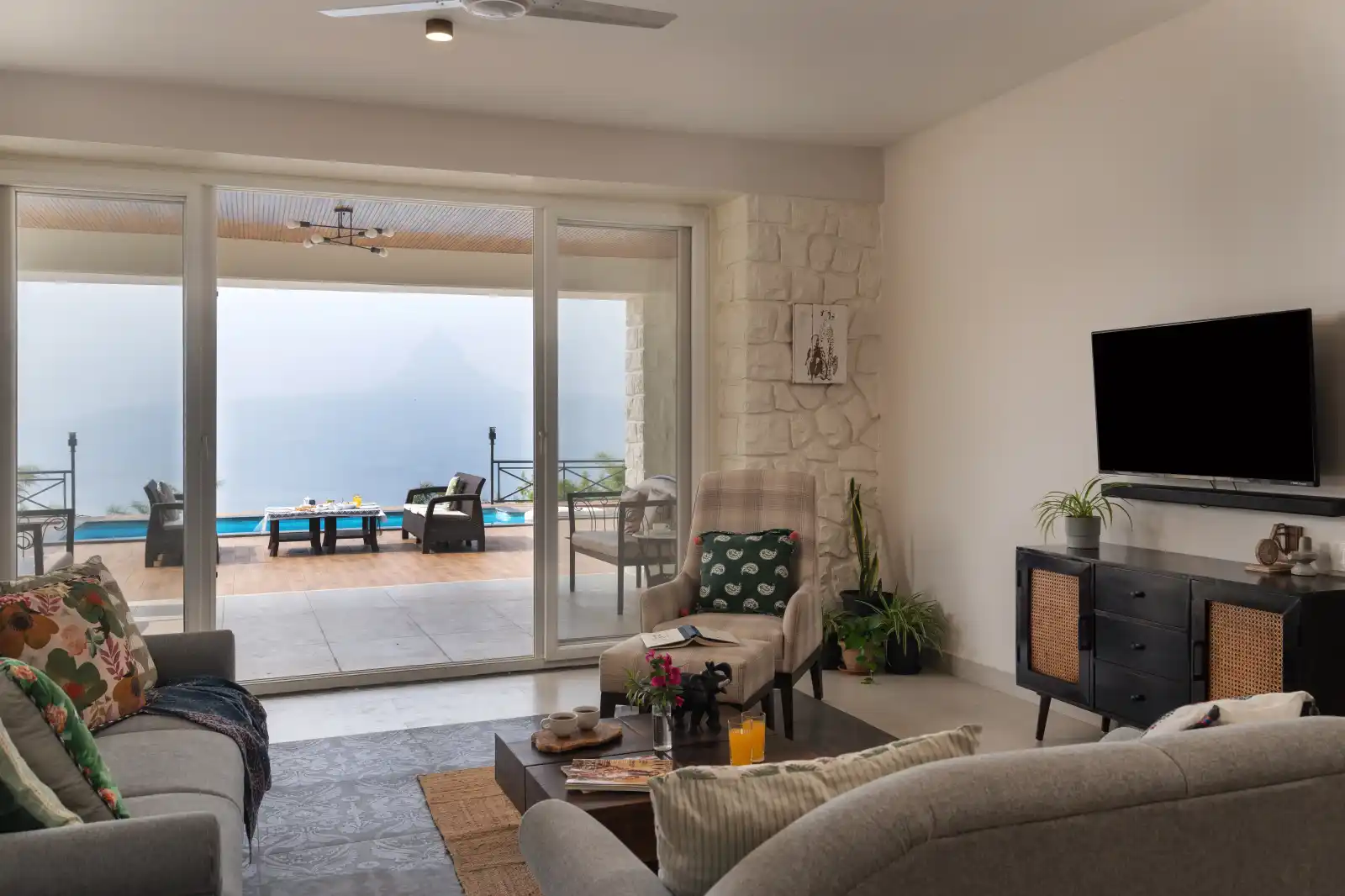 SaffronStays Blue Infinitum, Pawna
