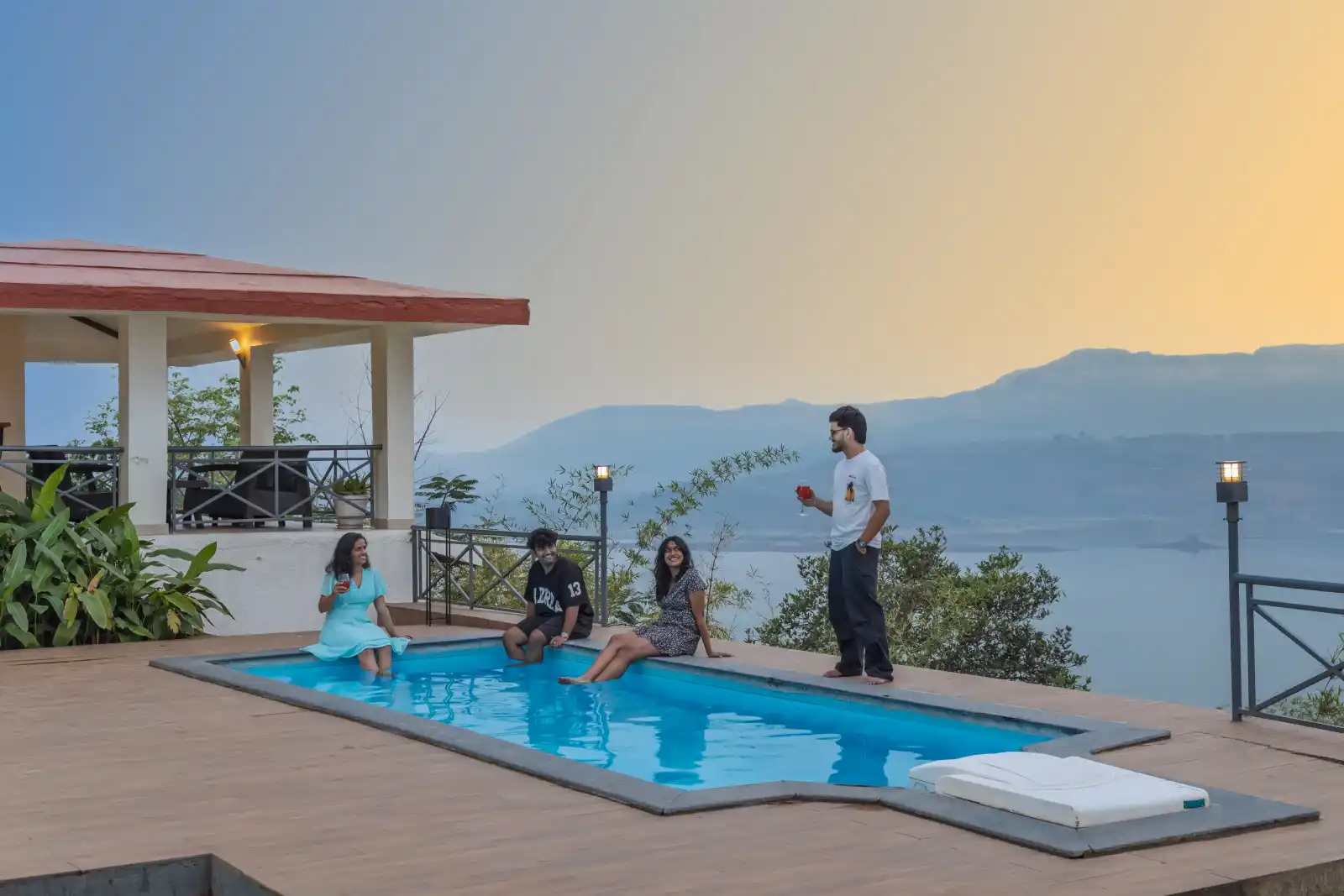 SaffronStays Blue Infinitum, Pawna