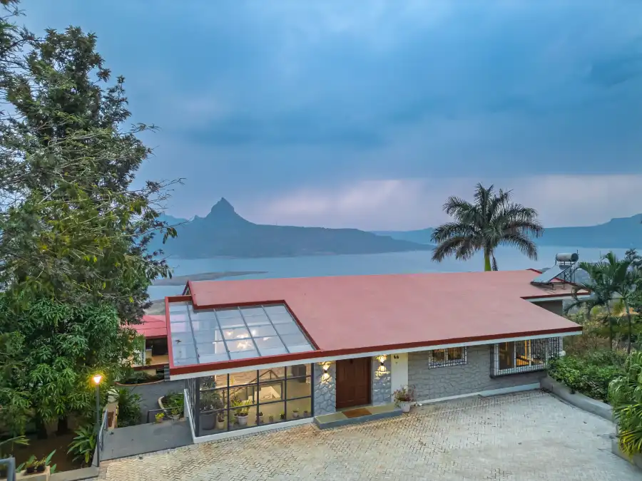 SaffronStays Blue Infinitum, Pawna