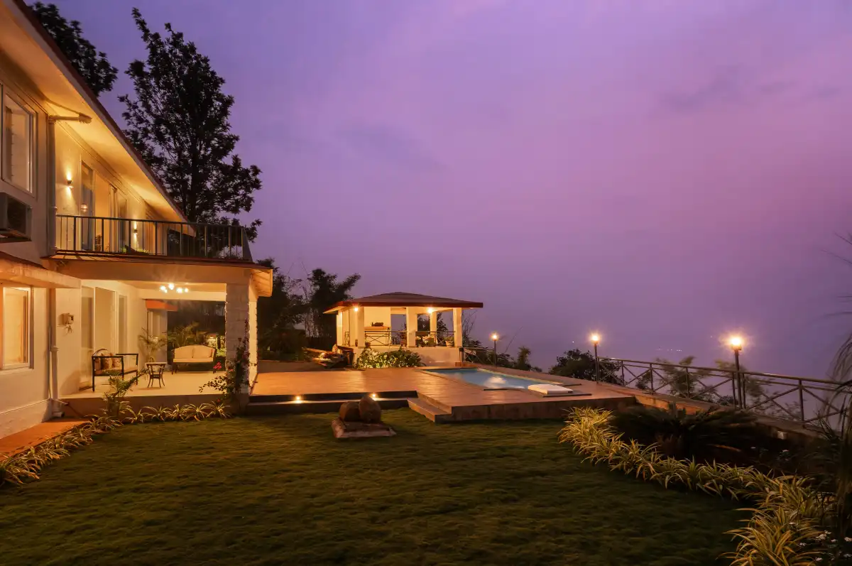 SaffronStays Blue Infinitum, Pawna