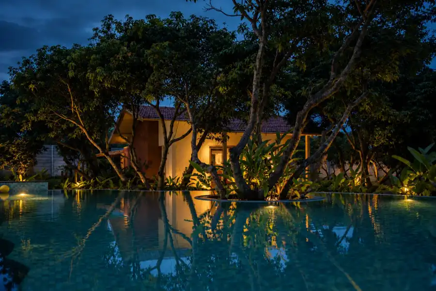 SaffronStays Chandra Amara, Bangalore