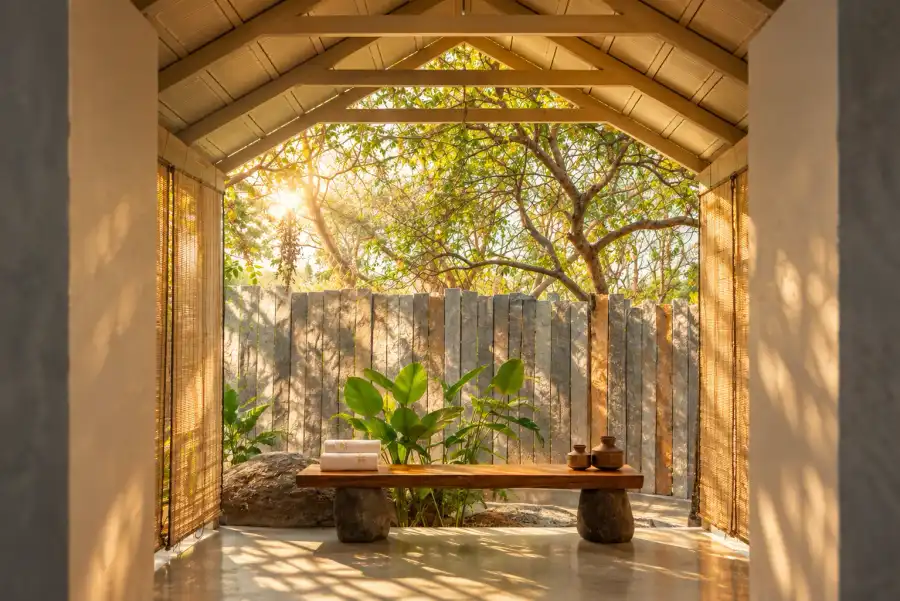 SaffronStays Chandra Amara, Bangalore