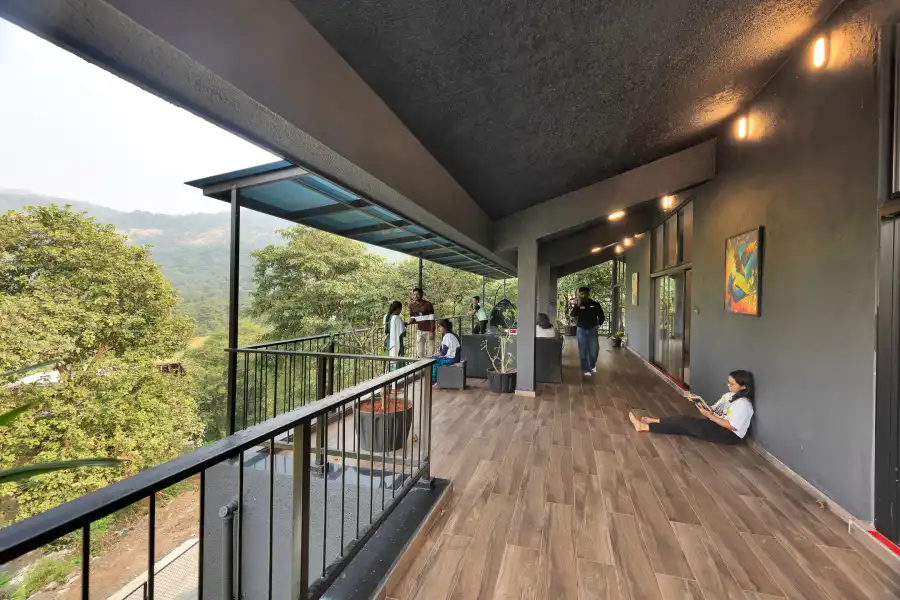 SaffronStays Earl Grey, Khopoli