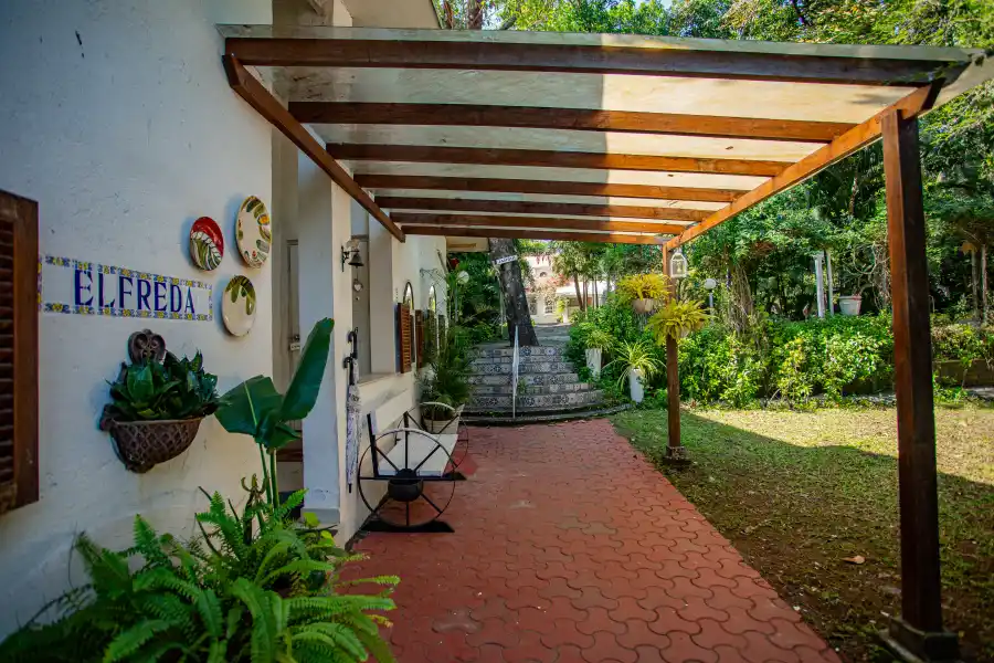 SaffronStays Elfreda, Vikramgad