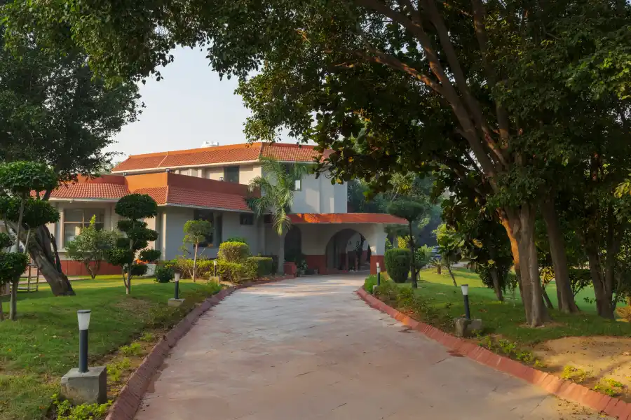 SaffronStays Emerald Farms, Sohna