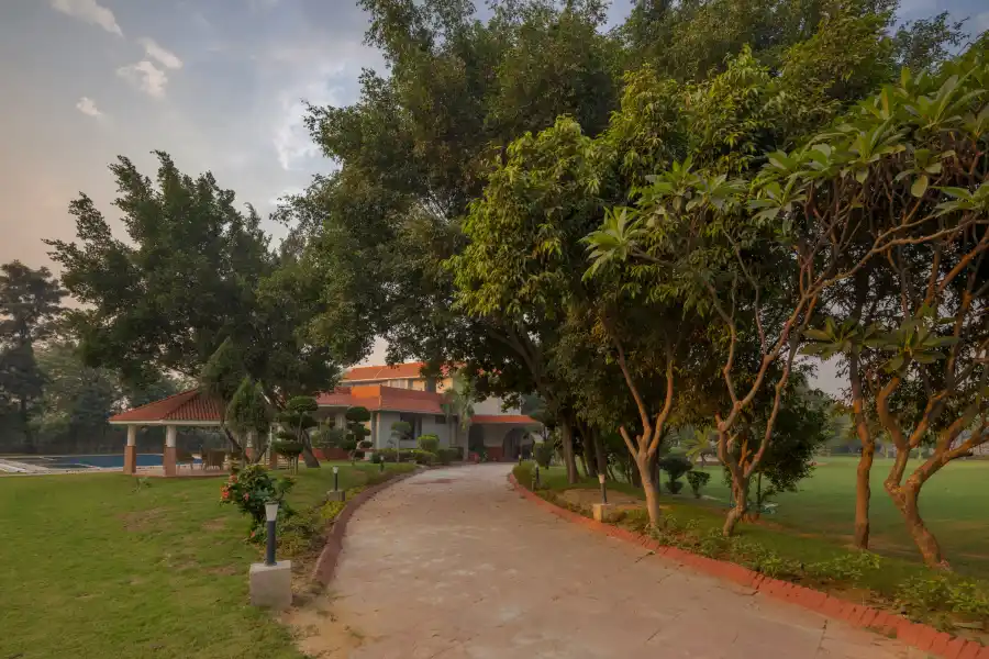 SaffronStays Emerald Farms, Sohna