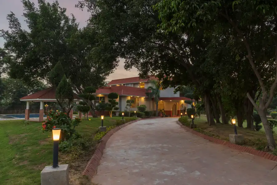 SaffronStays Emerald Farms, Sohna