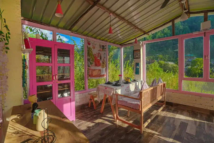 SaffronStays Fairytale Villa, Tirthan Valley