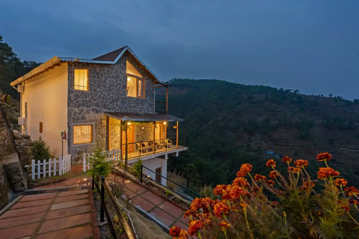 SaffronStays Friendship Lane, Bajkhet