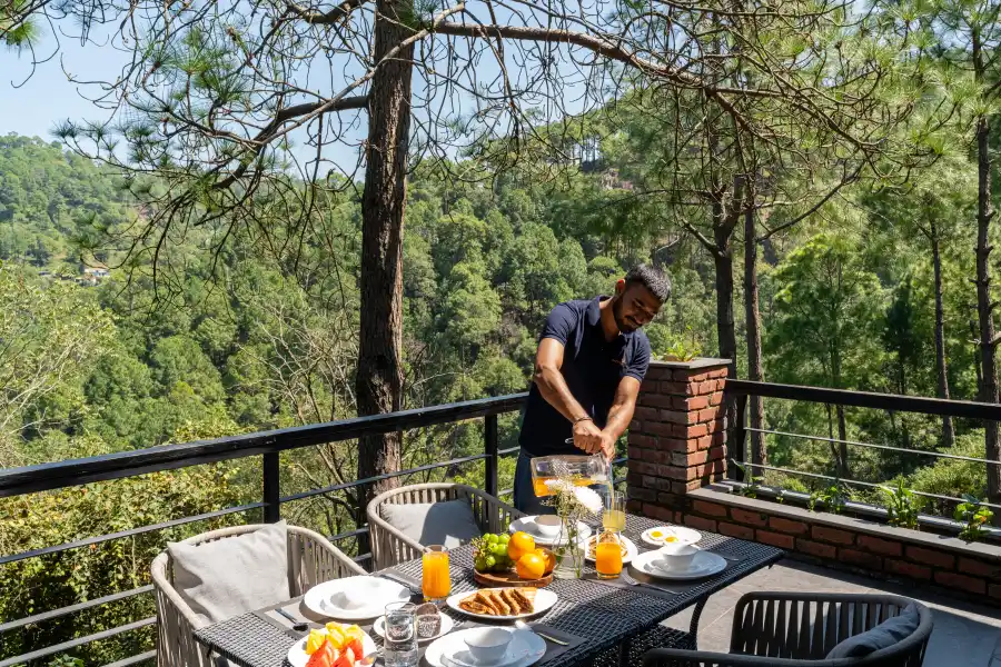 SaffronStays Hill Abode, Kasauli