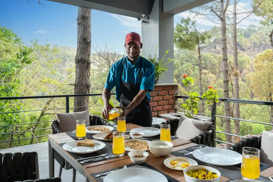 SaffronStays Hill Abode, Kasauli