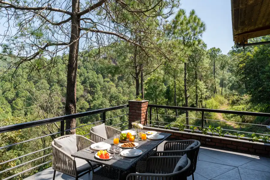 SaffronStays Hill Abode, Kasauli