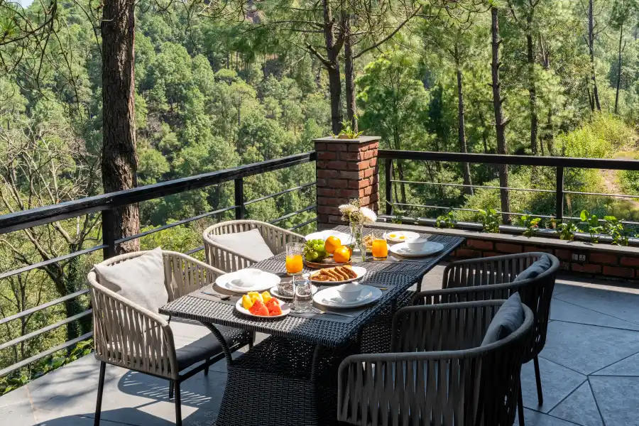 SaffronStays Hill Abode, Kasauli