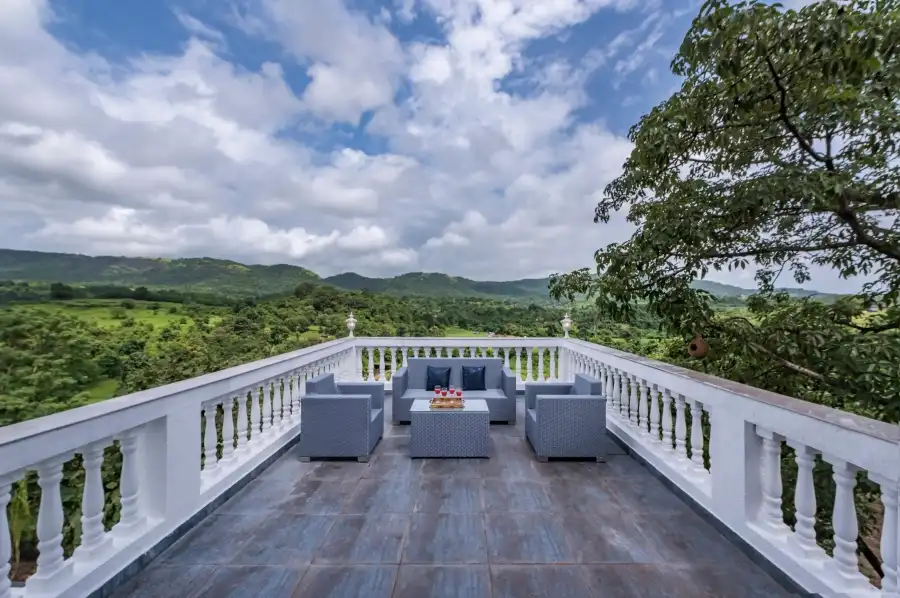 SaffronStays Ivory Mansion, Pen