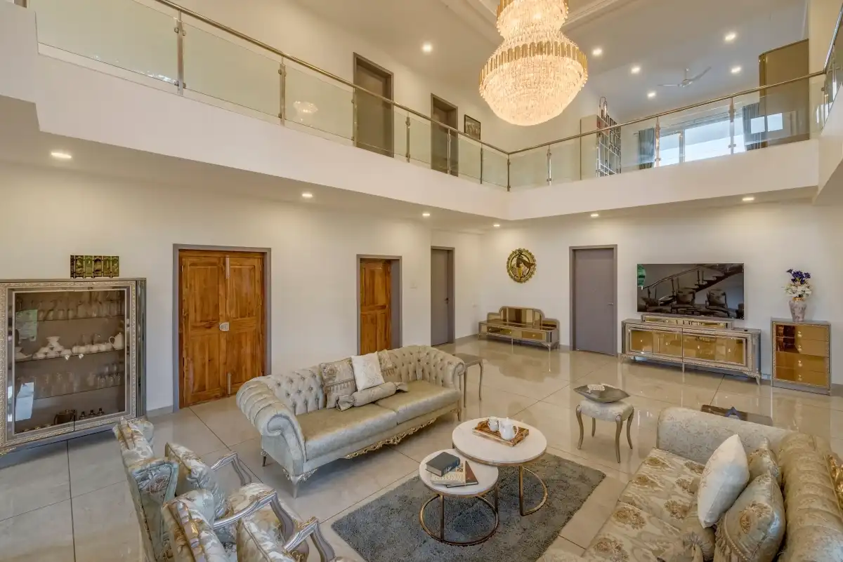 SaffronStays Ivory Mansion, Pen