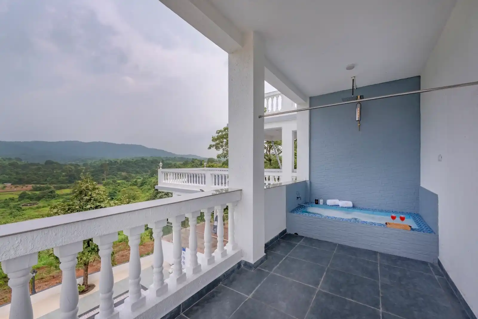 SaffronStays Ivory Mansion, Pen