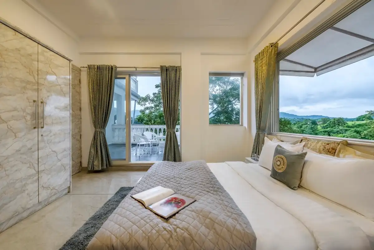 SaffronStays Ivory Mansion, Pen