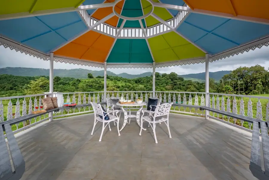 SaffronStays Ivory Mansion, Pen