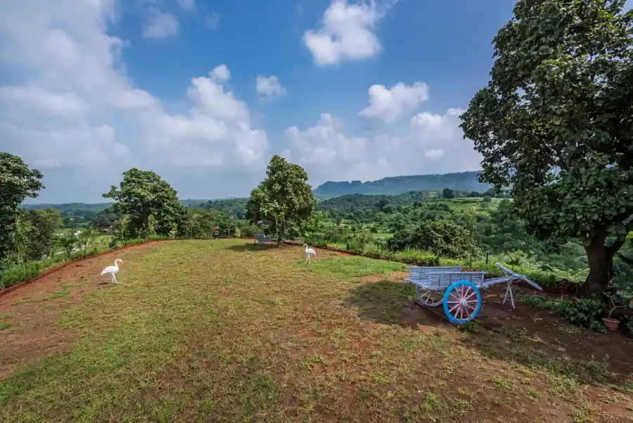 SaffronStays Ivory Mansion, Pen