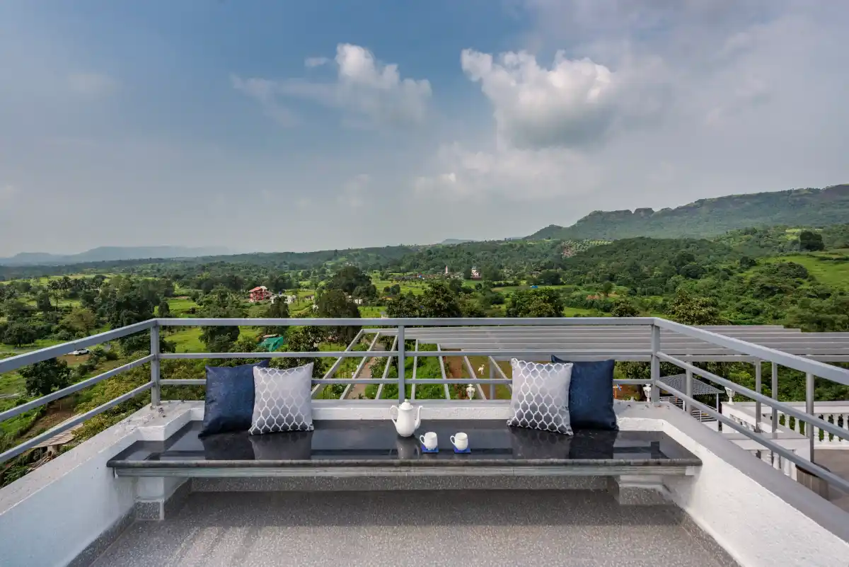 SaffronStays Ivory Mansion, Pen