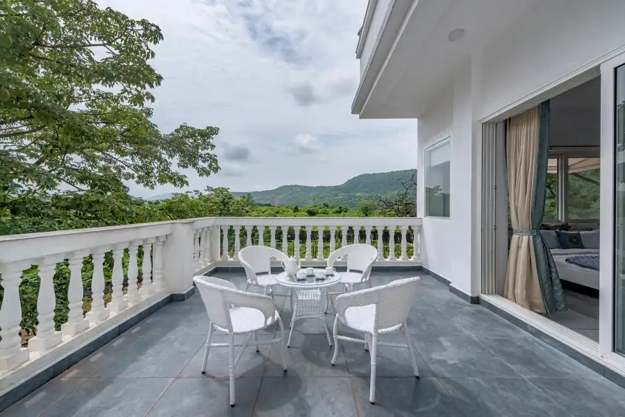 SaffronStays Ivory Mansion, Pen