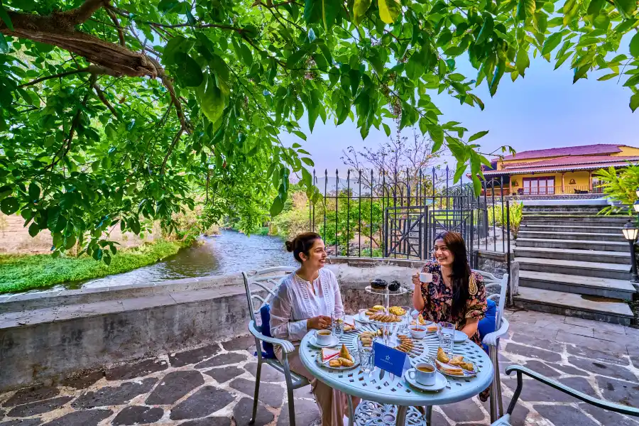 SaffronStays Jallosh, Karjat