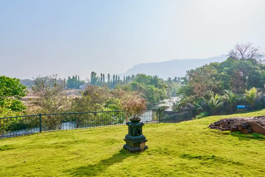 SaffronStays Jallosh, Karjat