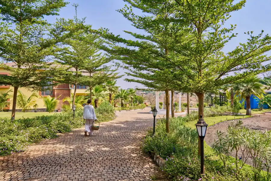 SaffronStays Jallosh, Karjat
