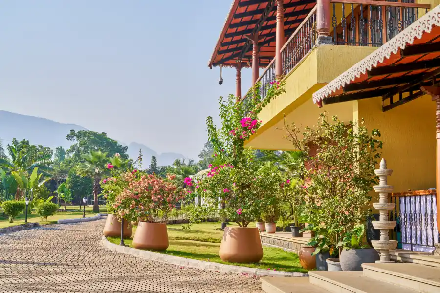 SaffronStays Jallosh, Karjat