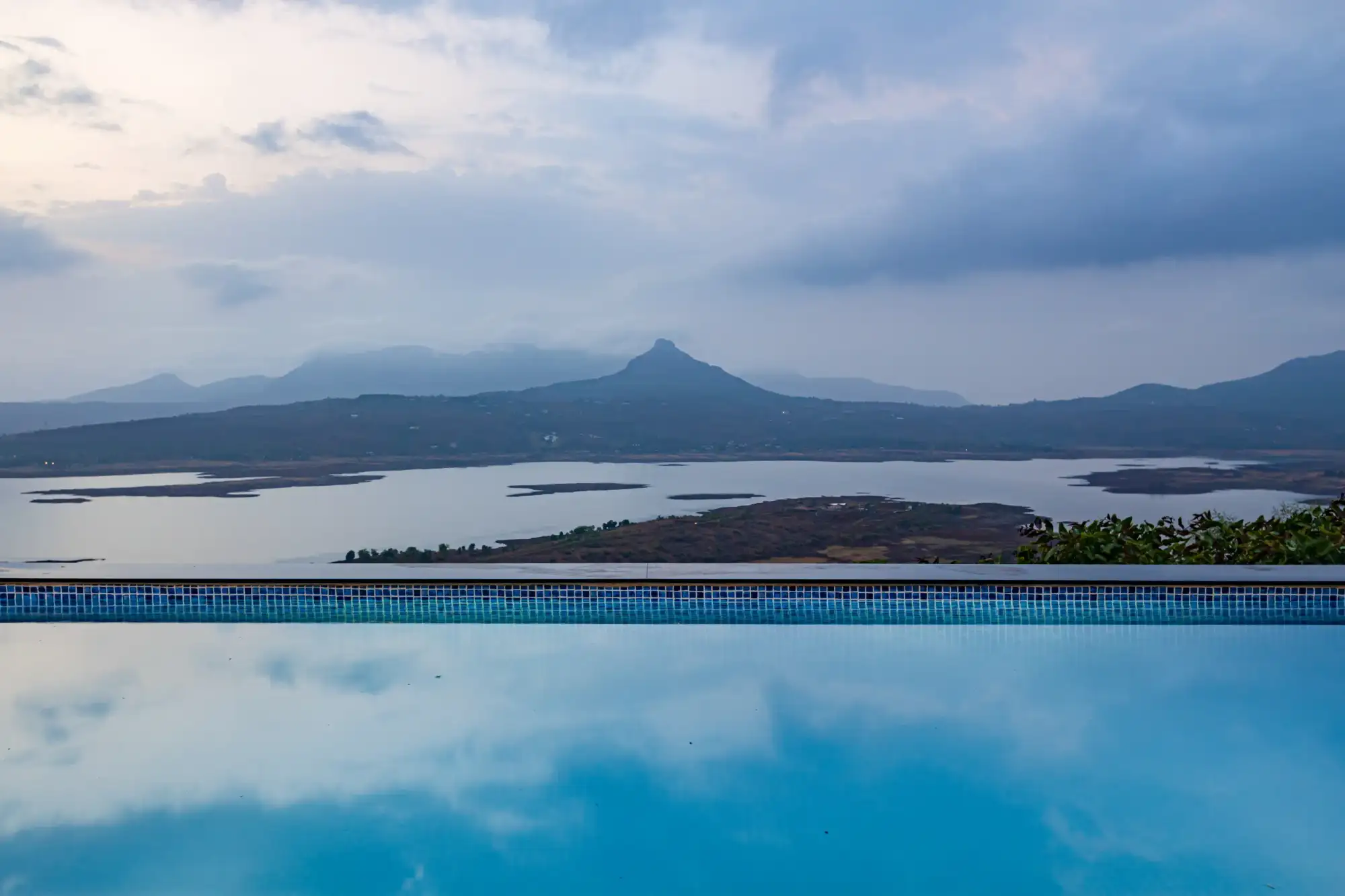 SaffronStays Kaia Waters, Pawna