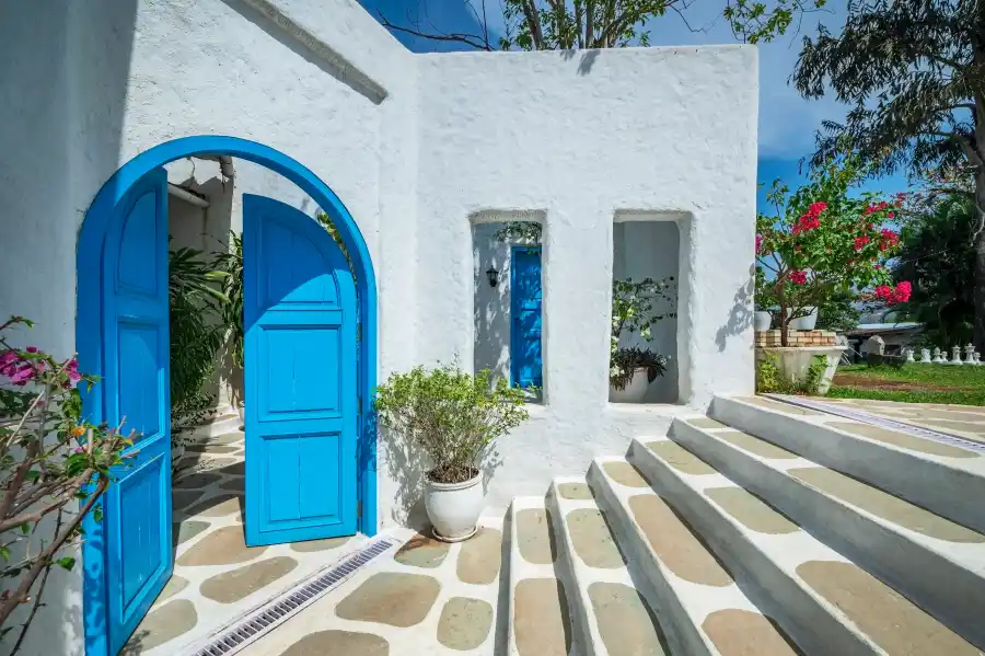 SaffronStays Kairos Greek, Karjat