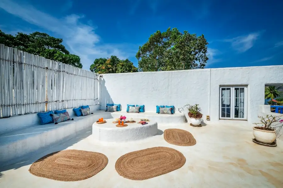 SaffronStays Kairos Greek, Karjat
