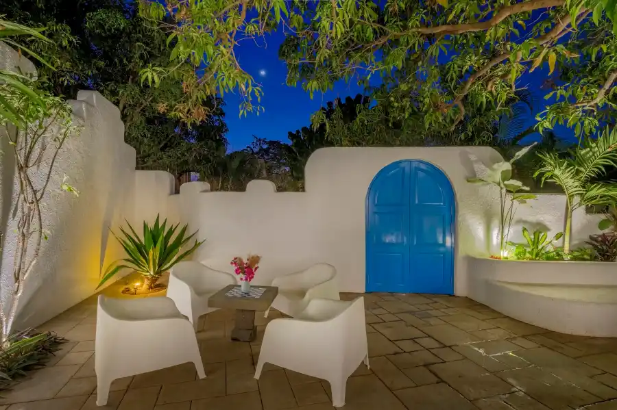 SaffronStays Kairos Greek, Karjat