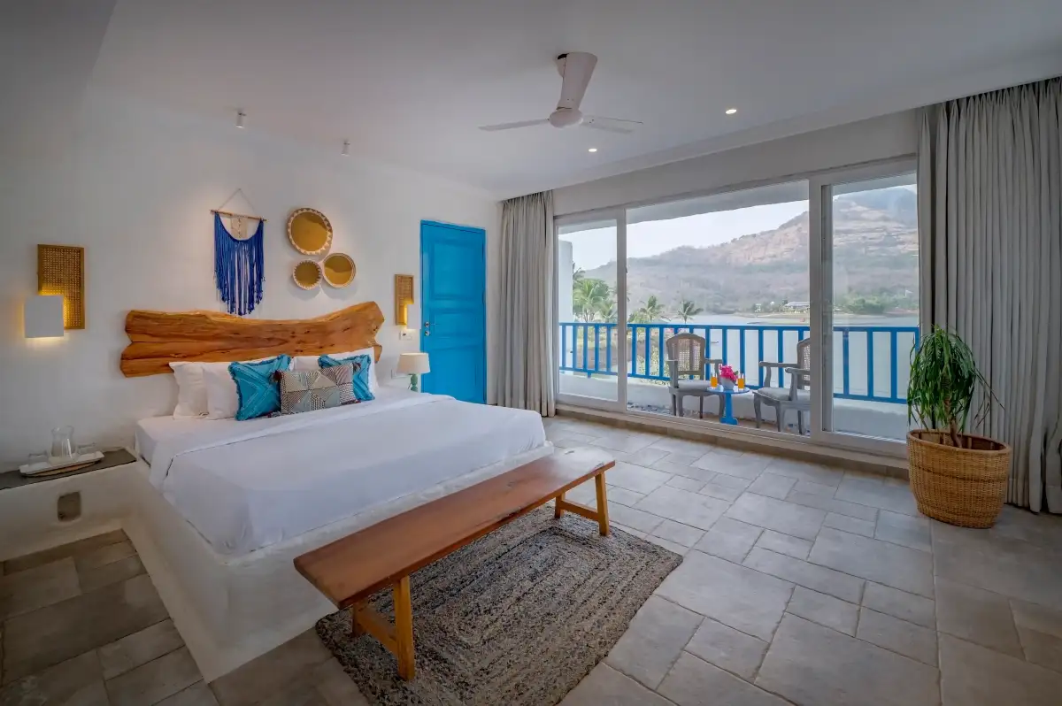 SaffronStays Kairos Greek, Karjat