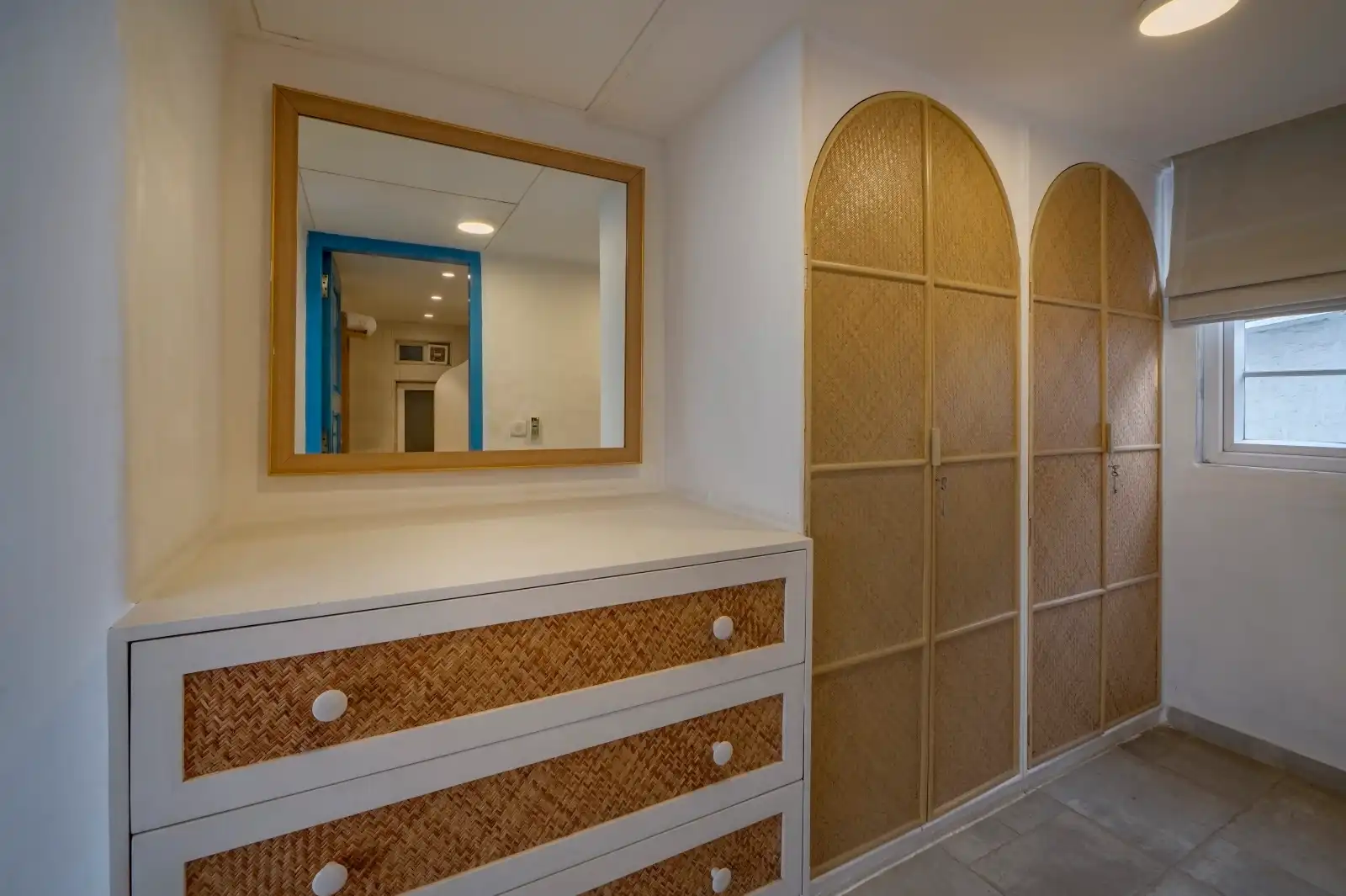 SaffronStays Kairos Greek, Karjat